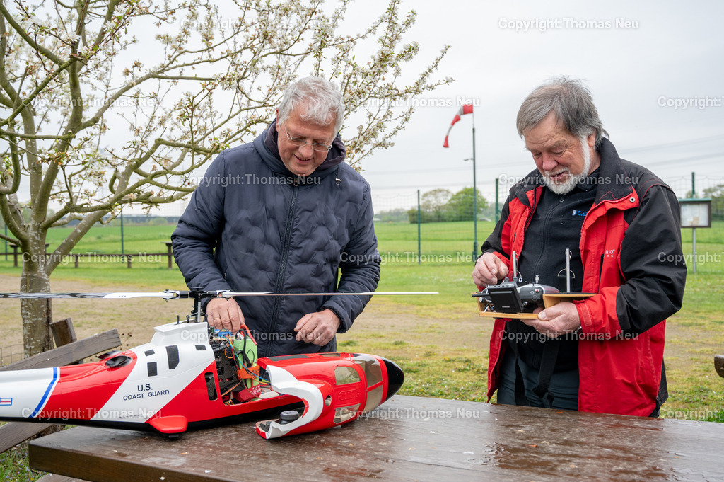 Modellflieger-Bensheim-Fotografie-Thomas-Neu | bbe, Bensheim, Modellflieger Vorsitzender Heino Eickmeier und Heinz Wolf (Vollbart) ,  ,Bild: THomas Neu