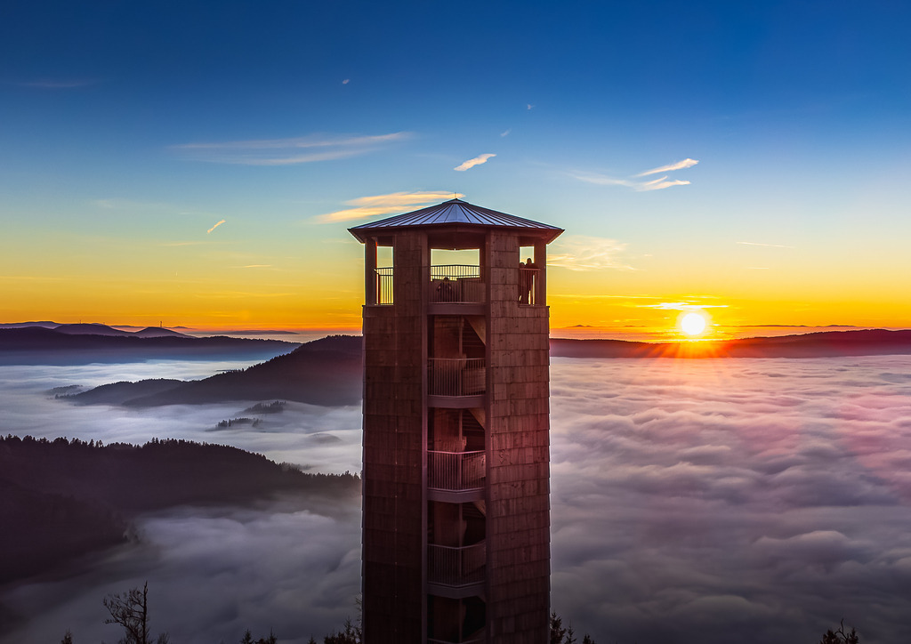 MPI_Sehenswürdigkeiten_0004-1 | Inversionswetterlage im Sonnenuntergang beim Buckopfturm in Oppenau - Realisiert mit Pictrs.com
