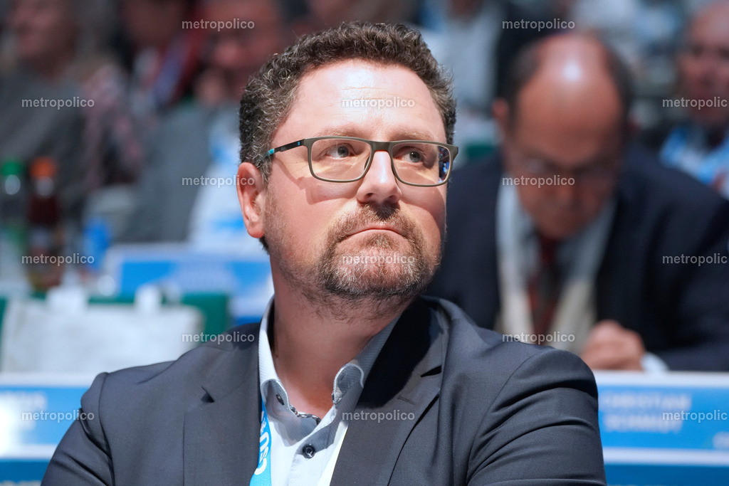 Gerhard Hopp (2) | Metropolico