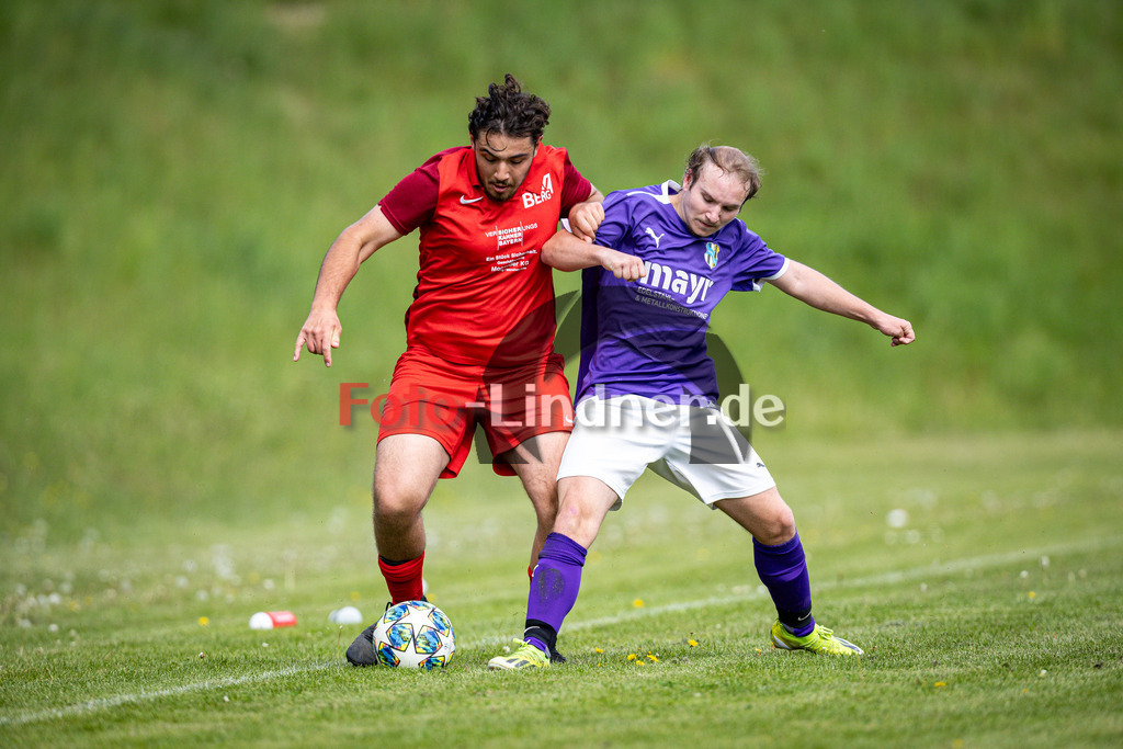 SG Hungerbach II gegen MTV Berg II | Fußball Herren A-Klasse Gruppe 5 Zugspitze 2025/26 22. Spieltag, SG Hungerbach II gegen MTV Berg II, 20260503,Zweikampf,2026-05-03 in 82386 Huglfing (SSportpark Huglfing - Platz 1, Tautinger Weg 1), Ramazan CANDIR (MTV Berg II 17), Jan-Luka GLÖCHNER (SG Hungerbach II 2)Copyright: WolfgangxLindner www.foto-lindner.de