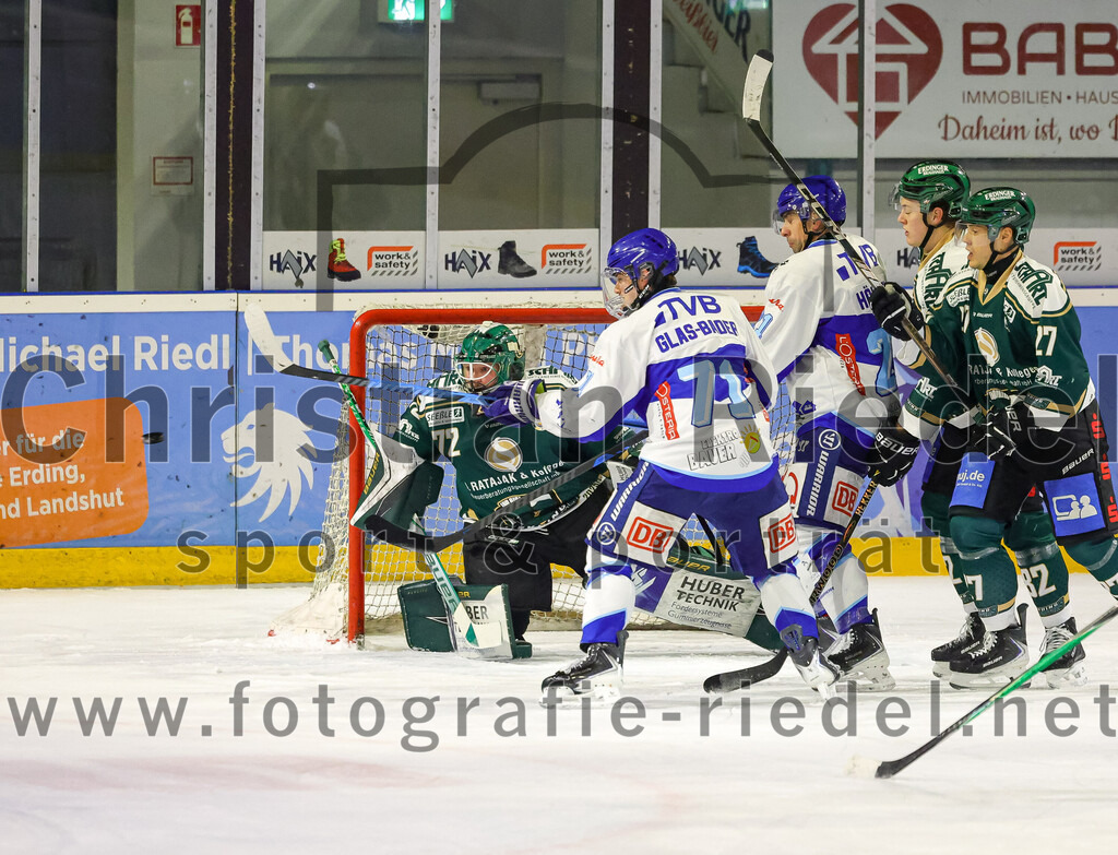 2026-01-23_113_TSV_Erding_gegen_SC_Riessersee | Erding, Deutschland, 23.01.2026:Eishockey, Oberliga Süd 2025 / 2026, 40. Spieltag, TSV Erding gegen SC Riessersee, Endergebnis: 6:5 n.V.Torwart David Zabolotny (Erding Gladiators, #72), Quirin Glas-Bader (SC Riessersee, #71), Mark Waldhausen (Erding Gladiators, #27)Foto: Christian Riedel / fotografie-riedel.net