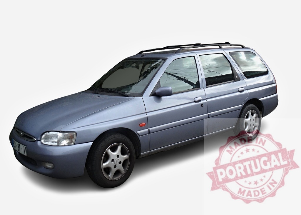 Ford Escort Estate showing its left side, parked and isolated on white | Light blue Ford Escort Estate with roof rack parked, showing its left side, isolated on white background - Realisiert mit Pictrs.com