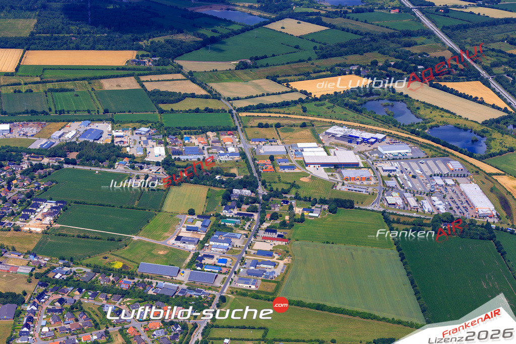 Die Luftbildaufnahme Gewerbegebiet - Handewitt wurde 2018 mittels Flugzeug (keine Drohne) erstellt. Perfekte Schärfe und Druck- Auflösung- Garantiert!