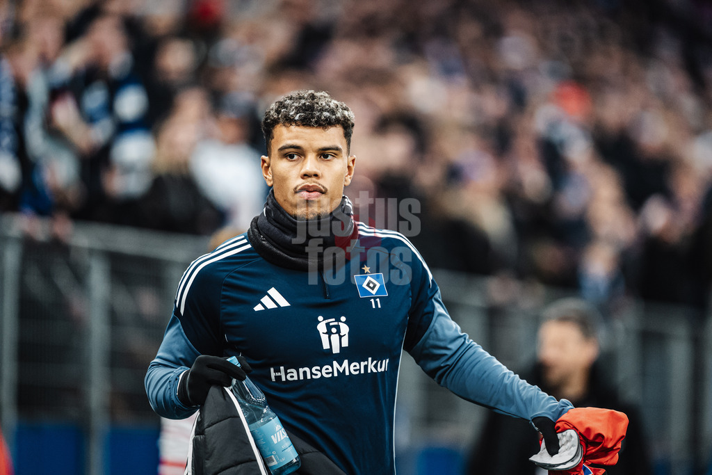 Fußball | Männer | Saison 2025/2026 | 1. Fußball-Bundesliga | 12. Spieltag | Hamburger SV vs. VfB Stuttgart | 30.11.2025 | Ransford-Yeboah Königsdörffer (#11, HSV) auf dem Weg zur Bank
