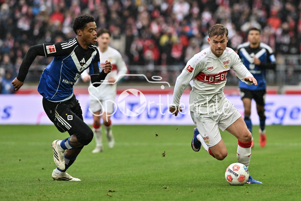 VfB Stuttgart - Hamburger SV | STUTTGART, GERMANY - 12. APRIL: tackle between Warmed OMARI (Hamburger SV 17) und Maximilian MITTELSTÄDT (VfB Stuttgart 7) during the Bundesliga Match between VfB Stuttgart vs. Hamburger SV on Matchday 29 at MHP Arena / DFL REGULATIONS PROHIBIT ANY USE OF PHOTOGRAPHS AS IMAGE SEQUENCES AND/OR QUASI-VIDEO