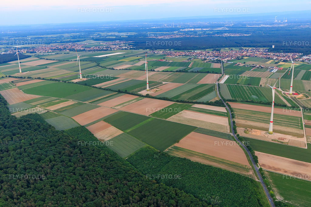 Luftbild: Hatzenbühler Windpark nach Fertigstellung in Herxheim bei Landau im Bundesland Rheinland-Pfalz in Deutschland. Foto: IMG_100632.jpg vom 01.06.2017 durch Werner Riehm/FLY-FOTO.de