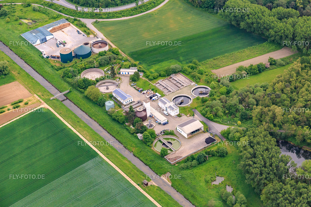 Kläranlage Lorsch und Biogas Lorsch GmbH&amp;Co.KG https://lorsch.de/de/cityweb/aemter/klaeranlage.php https://www.energiestark.de/projekte/energiestark-1/ | Luftbild: Kläranlage Lorsch und Biogas Lorsch GmbH&amp;Co.KG https://lorsch.de/de/cityweb/aemter/klaeranlage.php https://www.energiestark.de/projekte/energiestark-1/ in Lorsch im Bundesland Hessen in Deutschland. Foto: IMG_088993.jpg vom 20.05.2016 durch Werner Riehm/FLY-FOTO.de - Realisiert mit Pictrs.com