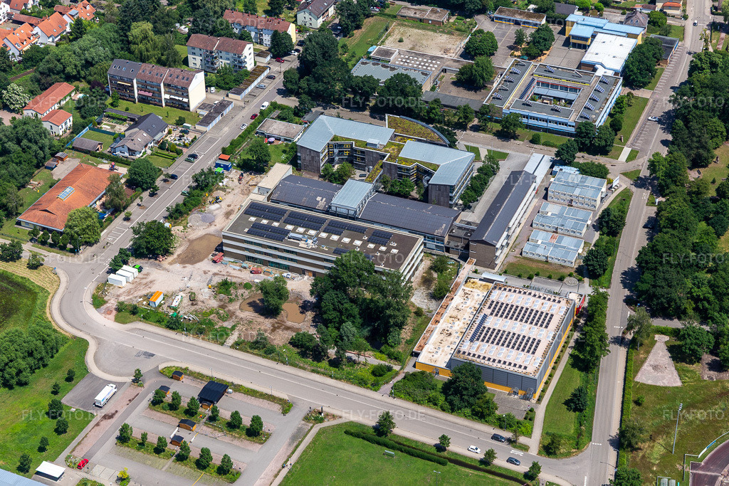 Luftbild: Integrierte Gesamtschule Realschule plus Kandel in Kandel im Bundesland Rheinland-Pfalz in Deutschland. Foto: IMG_127268.jpg vom 26.06.2021 durch Werner Riehm/FLY-FOTO.de