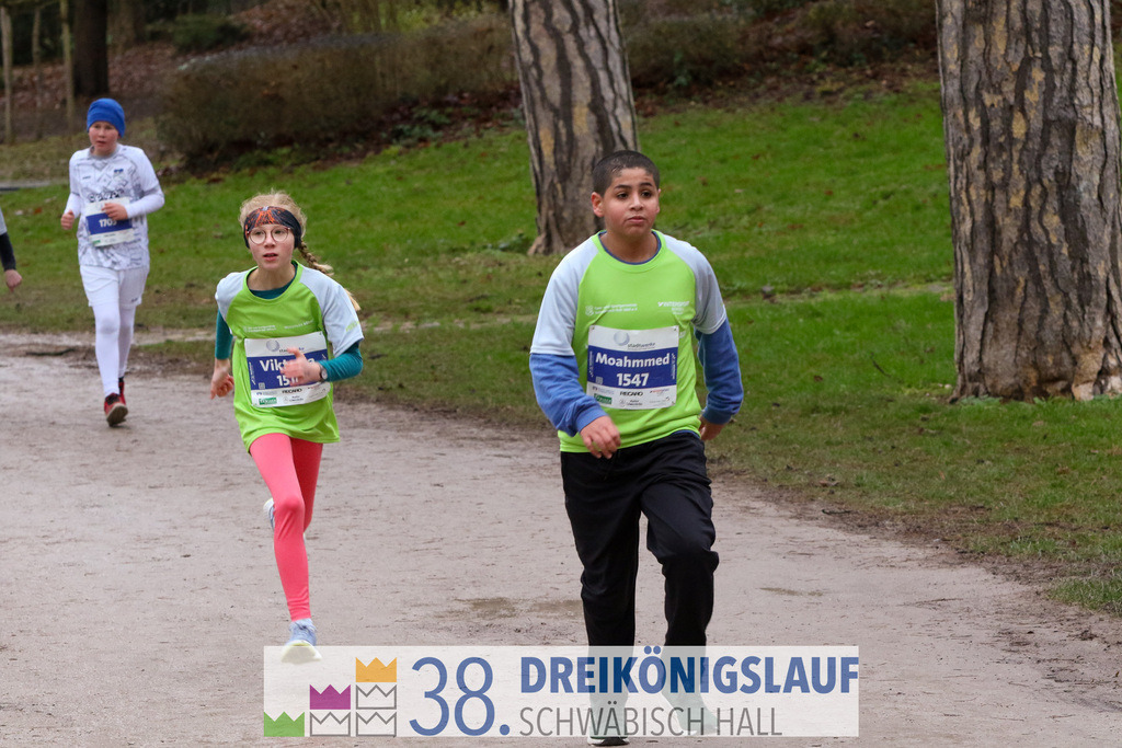 1700m Stadtwerke Jugendlauf | 3 Koenigslauf 2024 1700m Stadtwerke Jugendlauf - Realisiert mit Pictrs.com