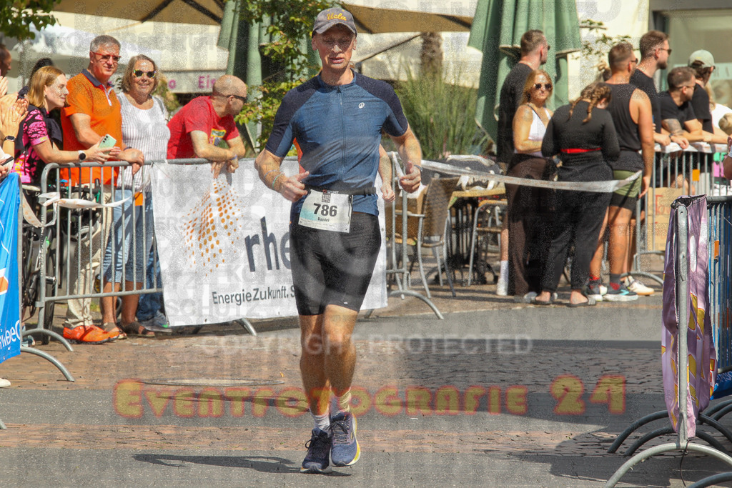 250824_1500_EV4_2531 | Sportfotografie im Rhein-Sieg Kreis, Köln, Bonn, NRW, Rheinland Pfalz, Hessen, etc. Unser Tätigkeitsfeld umfasst den Laufsport vom Volkslauf über den Marathon, Duathlon, Triathon bis zum Ultralauf wie Kölnpfad Ultra oder Schindertrail.