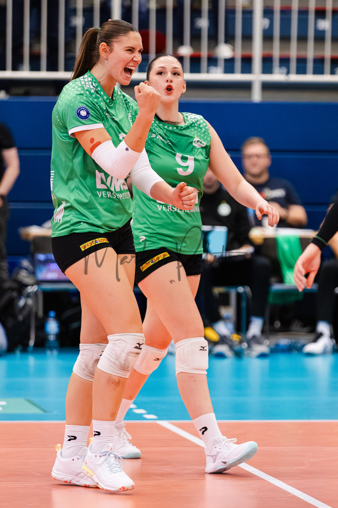 Volleyball, 1. Bundesliga Frauen, Hauptrunde, 1. Spieltag, Saison 2025/2026: USC Münster - SSC Palmberg Schwerin | 1. Bundesliga Frauen, Hauptrunde, 1. Spieltag, Saison 2025/2026, USC Münster empfängt SSC Palmberg Schwerin in der Sporthalle Berg Fidel in Münster. Foto: sportfotografie.ms | Markus Paletta - Realisiert mit Pictrs.com