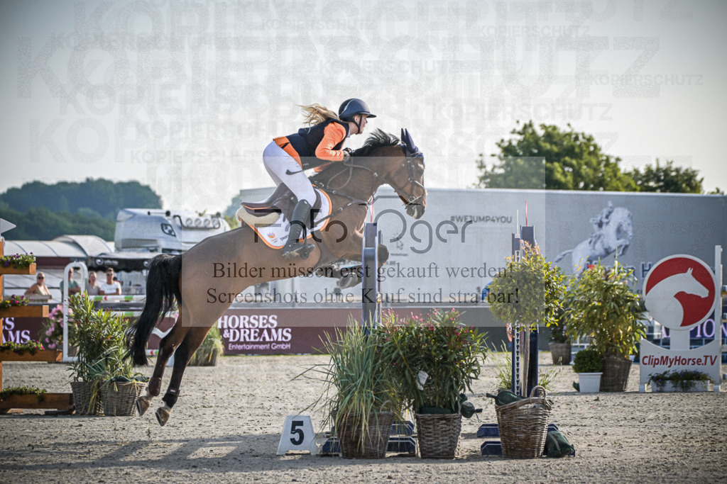 DOS_8575 | Entdecke hochwertige Reitturnierfotos von Foto Oger. Professionell, emotional und authentisch – jetzt Lieblingsmomente im Shop bestellen.Deutschlandweite Turnierfotografie. - Realisiert mit Pictrs.com