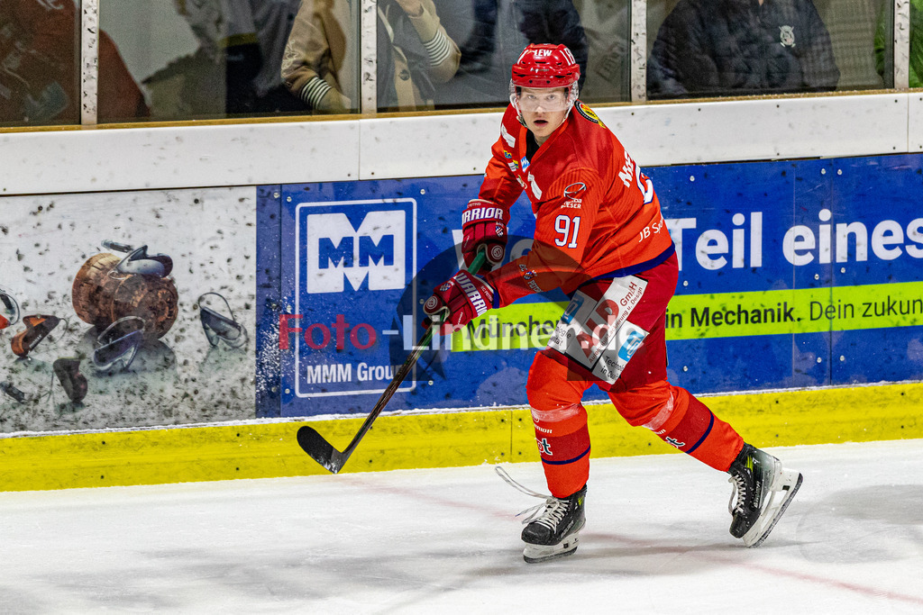 EC Peiting vs EV Lindau Islanders | Eishockey Oberliga Süd 2023/2024, EC Peiting vs EV Lindau Islanders,
Marco NIEWOLLIK (ECP 91) in Aktion,
2023-10-13 in Peiting (Eisstadion)
91 Marco NIEWOLLIK (ECP 91)
Copyright: WolfgangxLindner foto-lindner.de