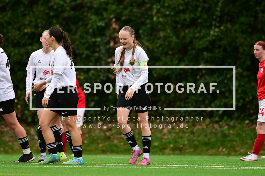 Fußball I Frauen I Saison 2025-2026 I Bezirksliga I 21. Spieltag I Harburger TB - Rahlstedter SC I 166312 | Der Sportfotograf. - Realisiert mit Pictrs.com