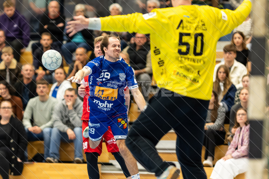 20251011_Picselweb-Fotografie_2R3_3041 | Marten Franke (29, VfL Fredenbeck), Alexander Martinsen (50, Ahlener SG) - Realisiert mit Pictrs.com