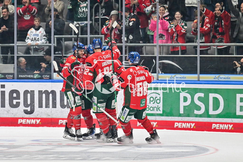 Augsburger Panther - Adler Mannheim | Jubel der Panther nach dem Treffer zum 2-0 durch Leon VAN DER LINDE (Augsbuerger Panther #43) / Tor / Torschuetze / Freude / Happy / DEL: Augsburger Panther - Adler Mannheim; Curt Frenzel Stadion am 14.09.2025