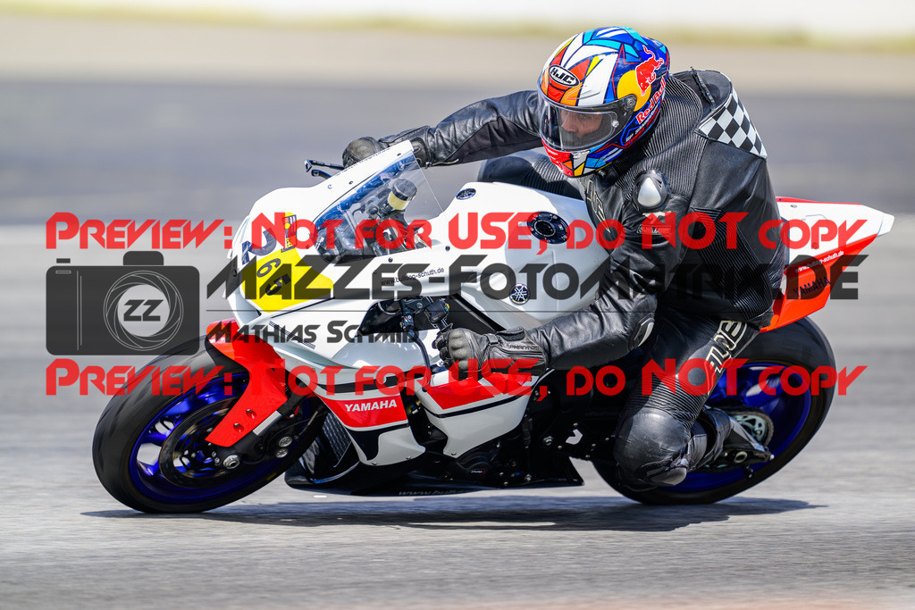 MaZZes_FotoMatrix_240615_6007705_9364 | GELB