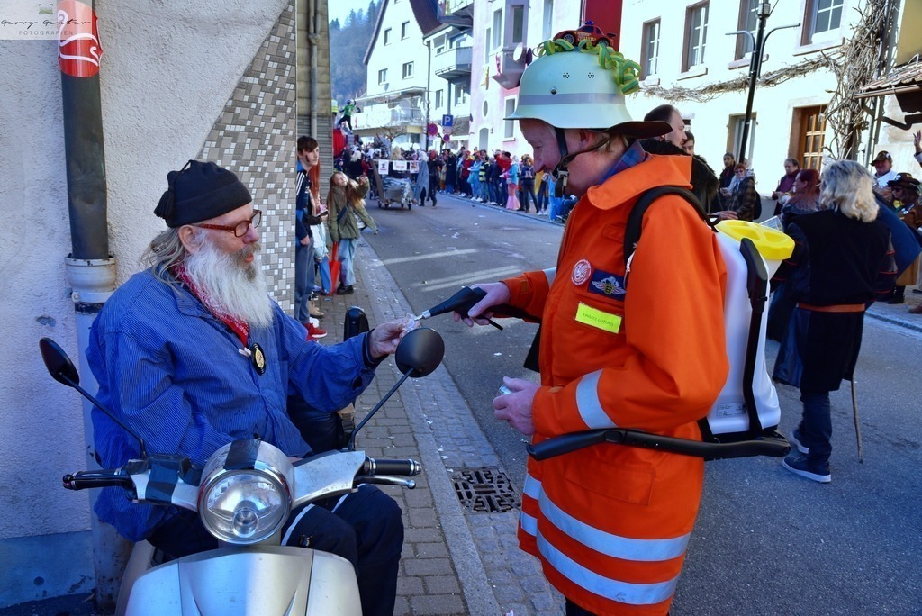 FaMoUmzug-065-RA | Fotoblog Schwarzwald, Foto Blog Wiesental, Pfaffenberg, Winterzauber, Zeller Bergland, Zell im Wiesental, Fotoblog Wiesental, Landschaftsfotos, Bilder Wiesental, Natur, Naturbilder, Fastnacht, Zeller Fastnacht, Zeller Fasnacht, Zeller Bergland, Belchen, - Realisiert mit Pictrs.com