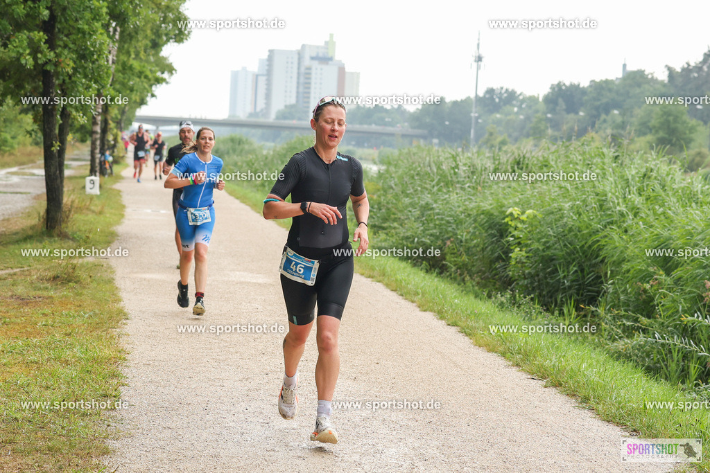 LUR_1641 | 34. M-net Erlanger Triathlon 2025 #erlangertriathlon  #mnettriathlon2025 #mnettriathlon #team #olympischedistanz #mitteldistanz #triathlon #maindonaukanal  #erlangertriathlon2025 #yourpictrs #tv1848 #tv1848erlangen  #triathlonbayern #sportinerlangen #demsportverbunden #sportshot_your_pictrs Copyright: www.sportshot.de