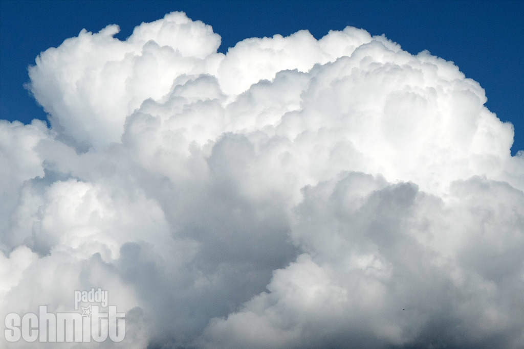 PS-Wolken-2026-34 | Entdecke die größte Bildgalerie der Region mit Fotografien aus dem Allgäu, der Bodenseeregion, Oberschwaben, dem Donautal und der Schwäbischen Alb. Landschaften, Luftaufnahmen und Reisefotografie als Wandbild und Fotokunst. - Realisiert mit Pictrs.com