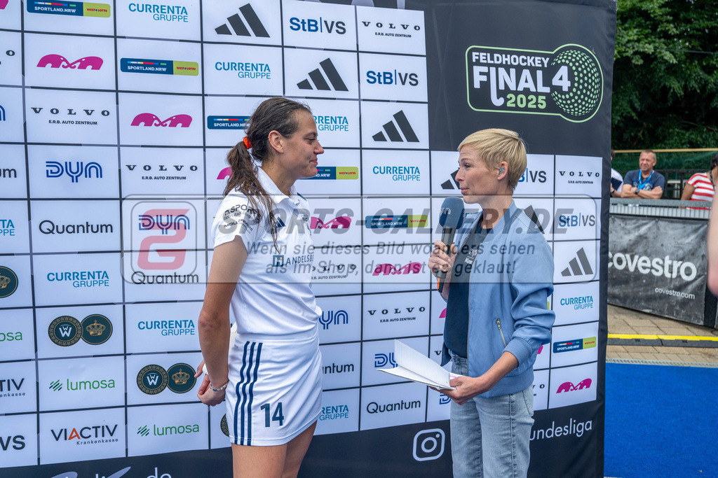 Final4_20250601-1315-Z82_9184 | Krefeld, Deutschland, 01.06.2025:  Feldhockey Final4 2025 – „Deutsche Feldhockey-Meisterschaften 2025“ Harvestehuder HTC - Düsseldorfer HC (Finale Damen) im Gerd-Wellen-Hockeyanlage am 01.06.2025 in Krefeld, Deutschland. (Foto von Kramhöller/Fehrmann/Kaste)Krefeld, Germany, 01.06.2025: Feldhockey Final4 2025 – „Deutsche Feldhockey-Meisterschaften 2025“ Harvestehuder HTC - Düsseldorfer HC (Finale Damen) in Gerd-Wellen-Hockeyanlage at 01.06.2025 in Krefeld, Deutschland. (Foto from Kramhöller/Fehrmann/Kaste)