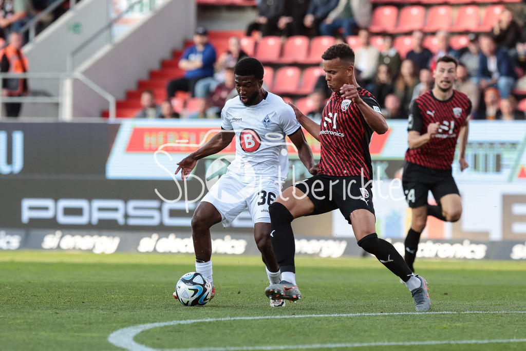 FC Ingolstadt - SV Waldhof Mannheim | im Duell Kelvin ARASE (SVW #36) und Marcel COSTLY (FCI #22) / Zweikampf