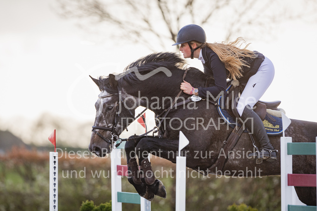 230426_HofSosath_SprPf-L-g-703 | Deine schönsten Turniermomente als professionelle Fotos! Entdecke hochwertige Pferdesport-Fotografie im Online-Shop. Jetzt Fotos finden & bestellen!