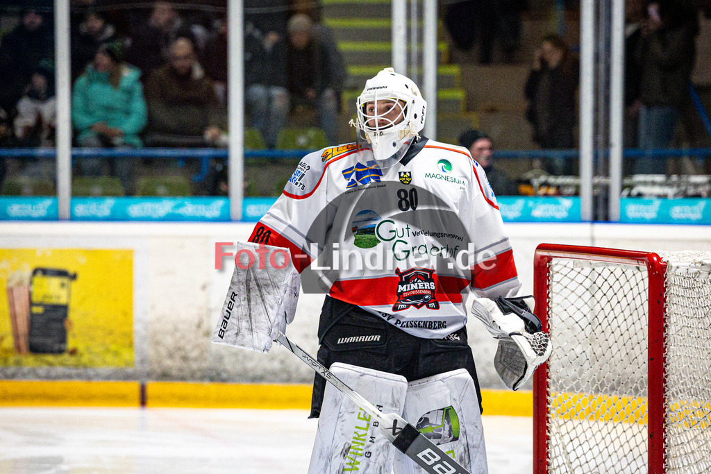 EHC Königsbrunn PINGUINE gegen TSV Peißenberg MINERS | Eishockey Bayernliga Herren Playoffs Viertelfinale 2024/25 - Spiel 1 von 7, EHC Königsbrunn PINGUINE gegen TSV Peißenberg MINERS, 20250207,Xaver NAGEL (MINERS Goali 80) Portrait, Freisteller,2025-02-07 in Peißenberg (Eisstadion Peißenberg)Xaver NAGEL (MINERS Goali 80)Copyright: WolfgangxLindner foto-lindner.de
