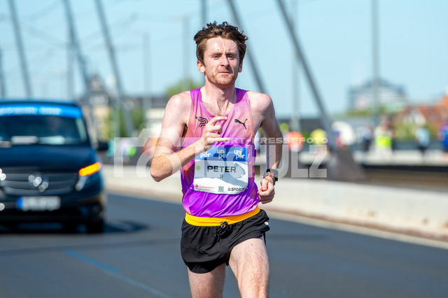 20250427-NSZ_2795 | Peter Lynch (Nr.11, IRL)DEU, Düsseldorf, 27.04.2025 Uniper Düsseldorf Marathon 2025 - Realisiert mit Pictrs.com
