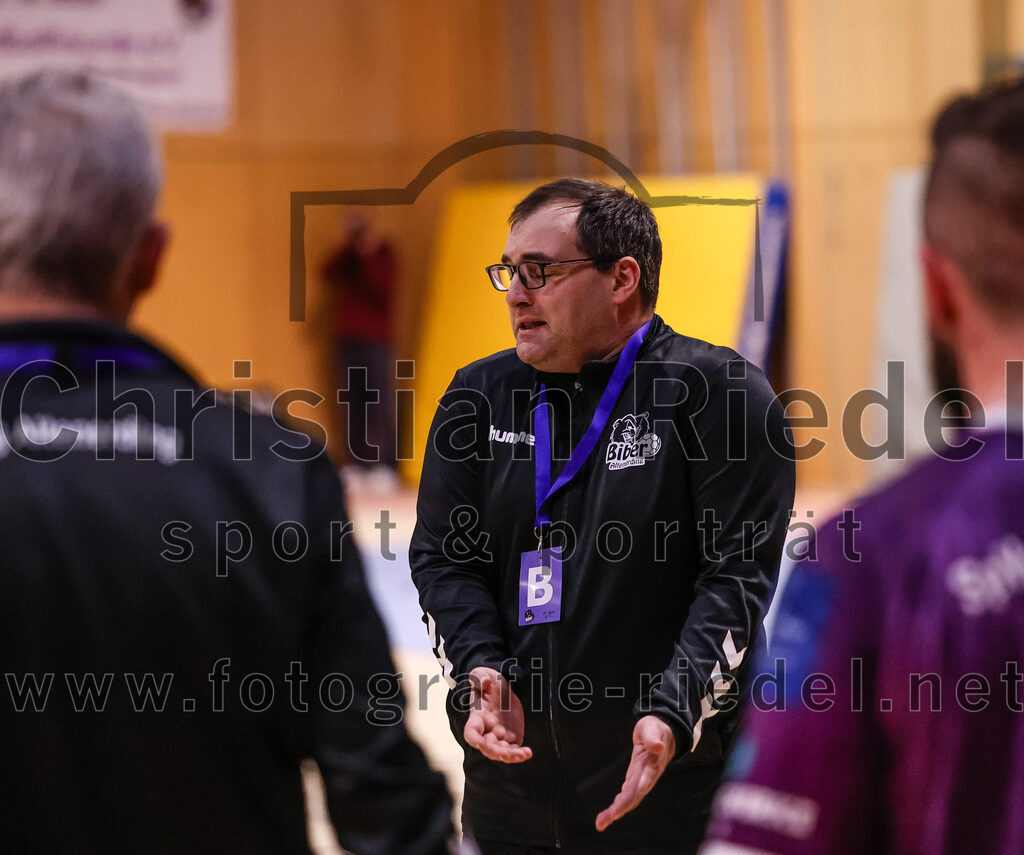 2024-12-14_093_SpVgg_Altenerding_gegen_MTV_Pfaffenhofen | Erding, Deutschland, 14.12.2024:Handball, Bezirksoberliga Männer 2024 / 2025, 10. Spieltag, SpVgg Altenerding gegen MTV Pfaffenhofen, Endergebnis: 32:30Trainer Simon Klawe (SpVgg Altenerding)Foto: Christian Riedel / fotografie-riedel.net