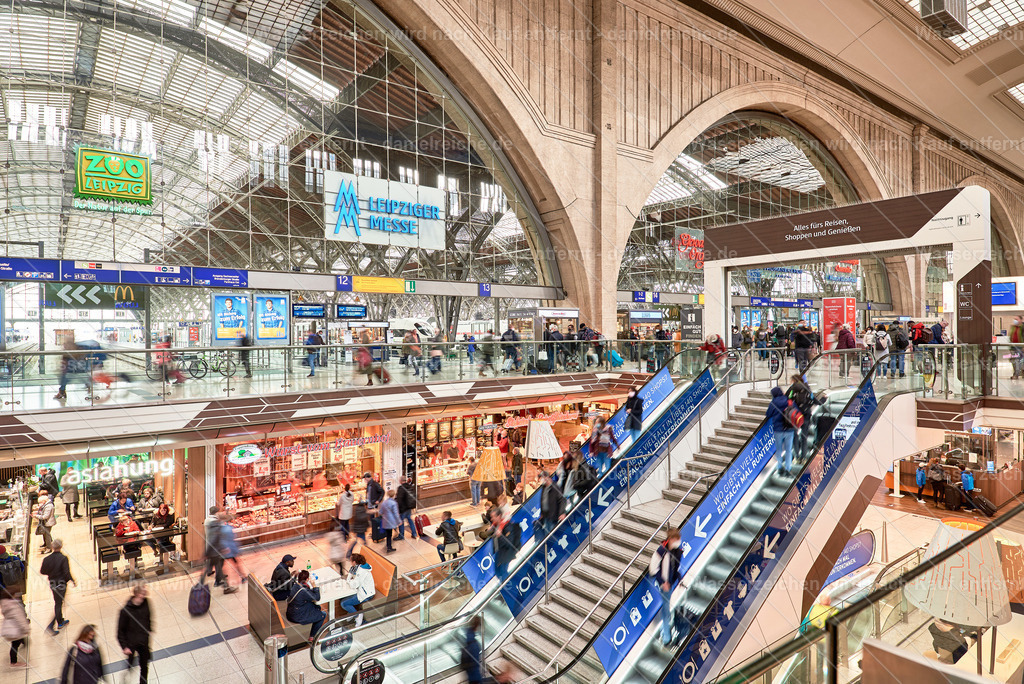 Promenaden Hauptbahnhof Leipzig Querbahnsteig Blick in die Etagen Sommer 2024 | Promenaden Hauptbahnhof Leipzig Querbahnsteig Blick in die Etagen Sommer 2024 - Realisiert mit Pictrs.com