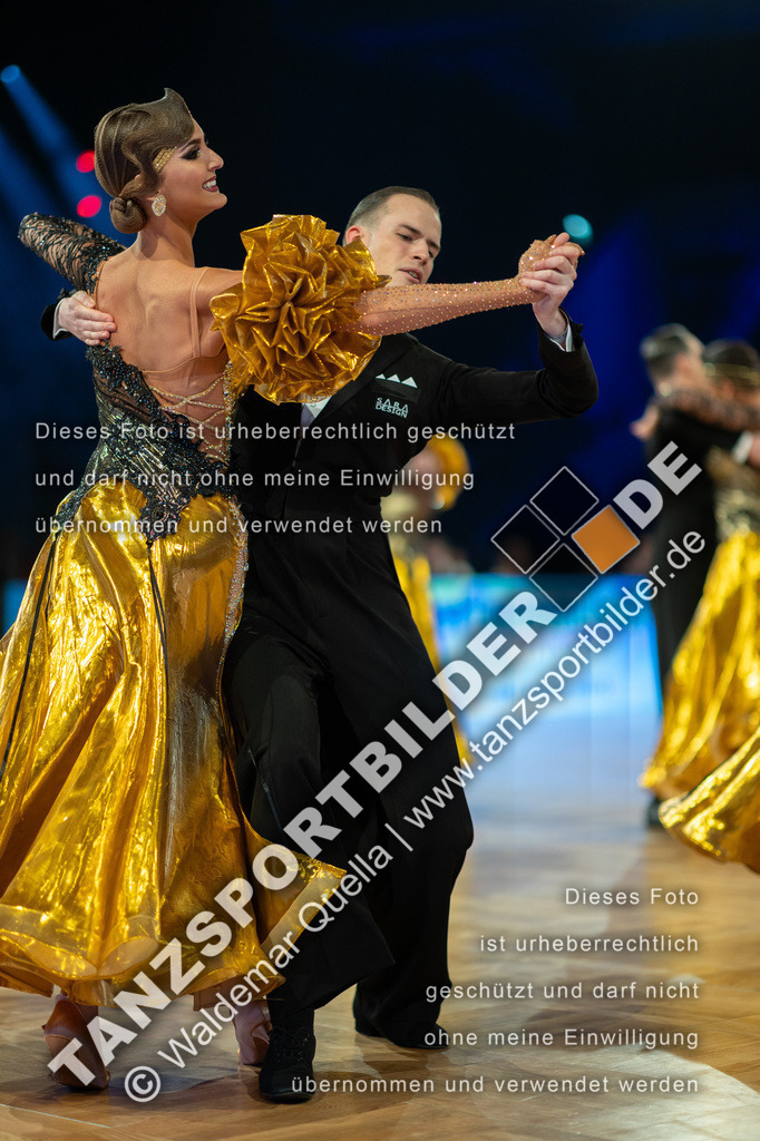 20251206-04138 | Hier finden Sie Tanz Bilder vom Latein und Standard Formationen tanzen. Sportbilder vom Tanzsport. Schöne Fotos und von Weltmeisterschaft, Europameisterschaft, Bundesliga, Regionalliga, Oberliga und Landesliga sowie von GOC Stuttgart, DanceComp, WM Bremen