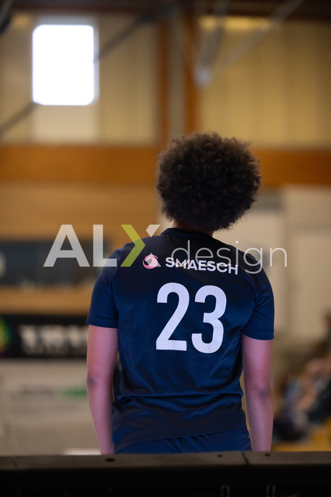 Volleyball I Frauen I Saison 2025-2026 I Volleyball NLA | Women I 1/2 Finals I  VC Kanti Schaffhausen - Sm'Aesch Pfeffingen I 07.03.2026 | 23 Emma Ellis (USA) (Sm'Aesch Pfeffingen) – Diagonalangriff - Realisiert mit Pictrs.com
