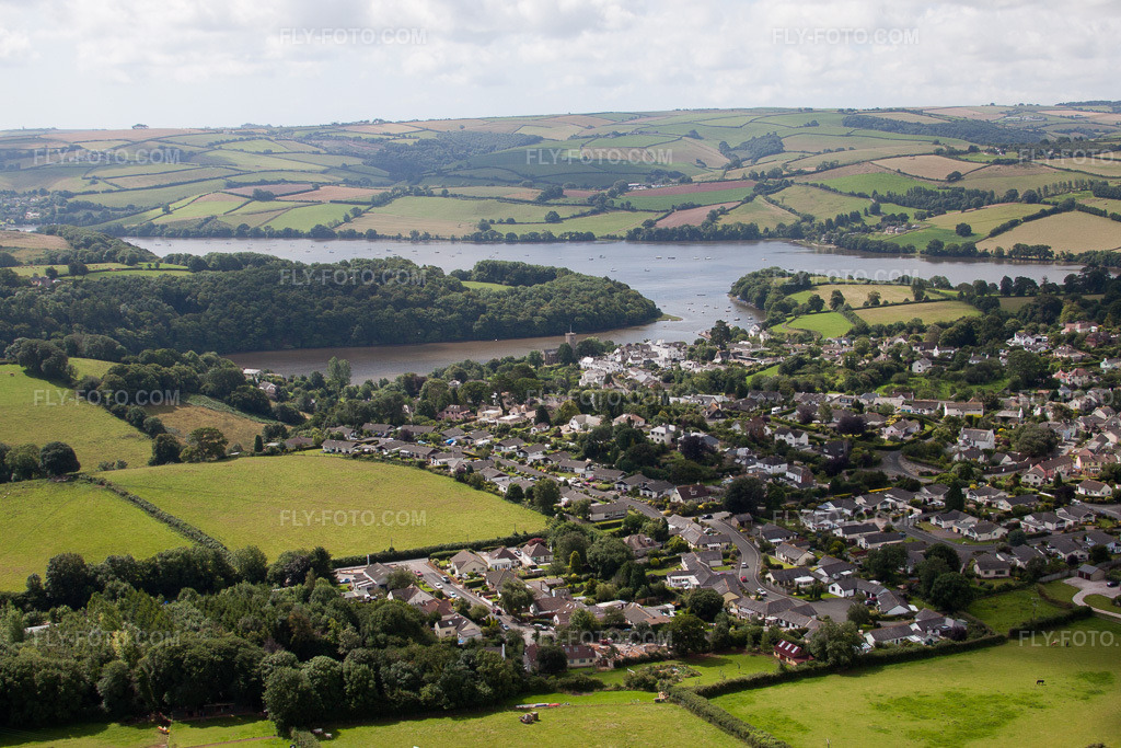 Aerial view: View of the town in Totnes in the state England, Great Britain. – Photo: IMG_19773.jpg taken on 07/25/2009 by Werner Riehm/FLY-FOTO.com – Resolution of the original: 4752 x 3168 px