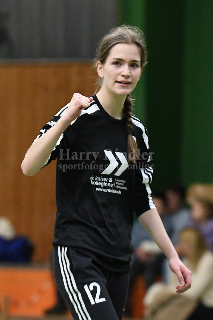 SSG Metten Damen : HSG Straubing | Bot wie immer eine herausragende Leistung: Torfrau Tanja Kraus (SSG Metten Damen #12) - Realisiert mit Pictrs.com