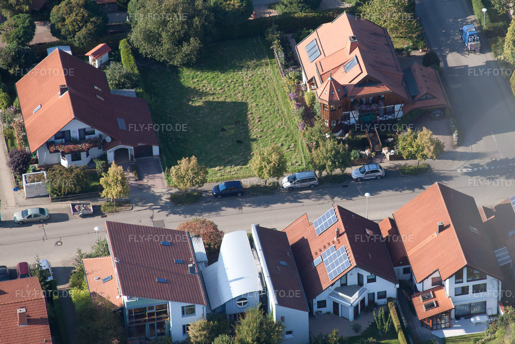 Luftbild: Langensteinbach, Mozartstr im Ortsteil Langensteinbach in Karlsbad im Bundesland Baden-Württemberg in Deutschland. Foto: IMG_45174.jpg vom 21.09.2011 durch Werner Riehm/FLY-FOTO.de