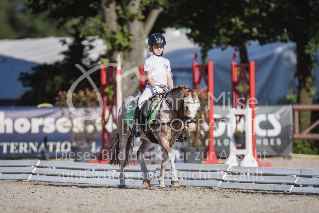 230610_ReiterWB-438 | Deine schönsten Turniermomente als professionelle Fotos! Entdecke hochwertige Pferdesport-Fotografie im Online-Shop. Jetzt Fotos finden & bestellen!