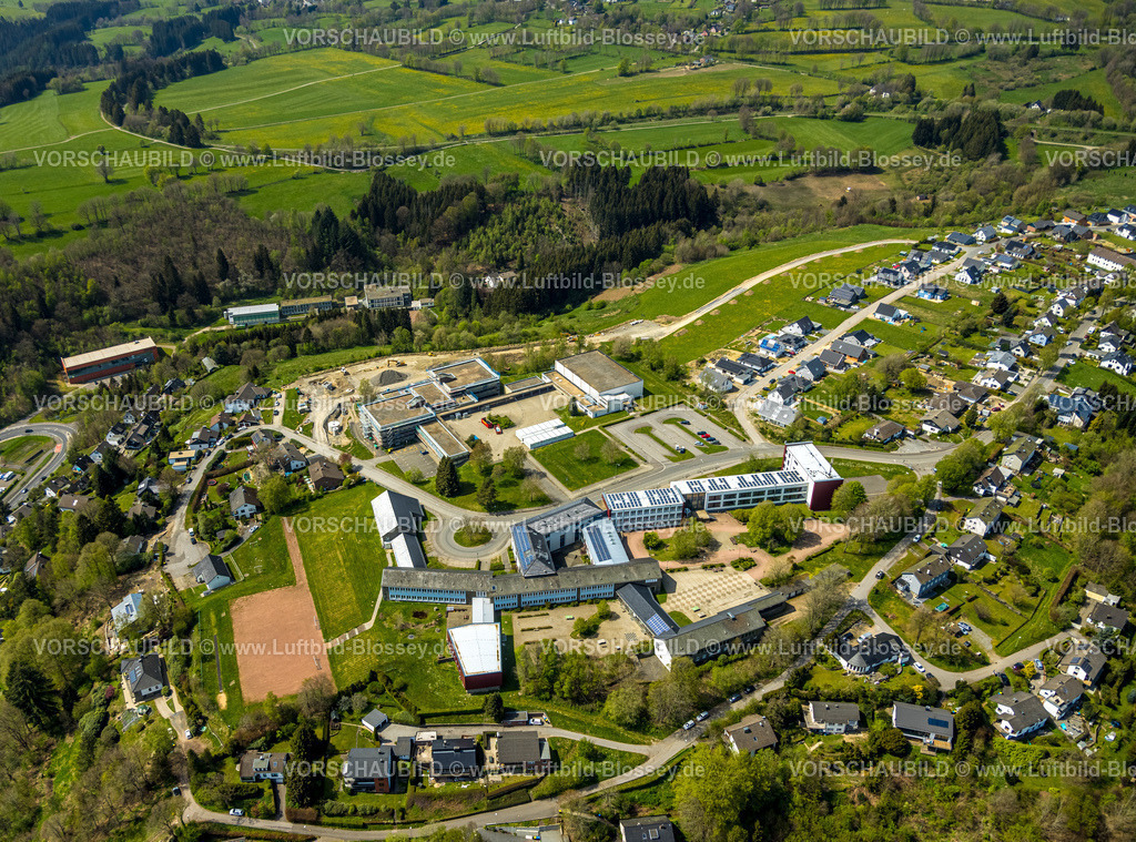Monschau240502214 | Luftbild, St.-Michael-Gymnasium mit Solardach, Baustelle und Neubaugebiet Auf dem Haag, hinten Kleines Laufenbachtal mit Vennbad, Turnhalle und Stadtbücherei, Monschau, Nordrhein-Westfalen, Deutschland