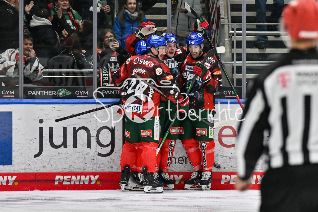Augsburger Panther - Straubing Tigers | Jubel der Panther nach dem Treffer zum 3-1 durch D. J. BUSDEKER (Augsburger Panther #14) / Freude / Happy / Tor / torschuetze / DEL: Augsburger Panther - Straubing Tigers, Curt Frenzel Stadion am 29.11.2024