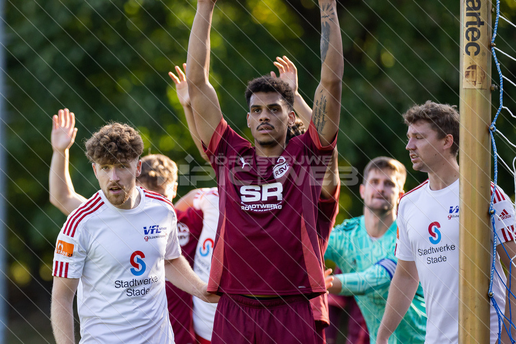20250928_Picselweb-Fotografie_1R3_2117 | Spielszenen aus dem Spiel VfL Güldenstern Stade - Rotenburger SV. Ergebnis 0:3 - Realisiert mit Pictrs.com