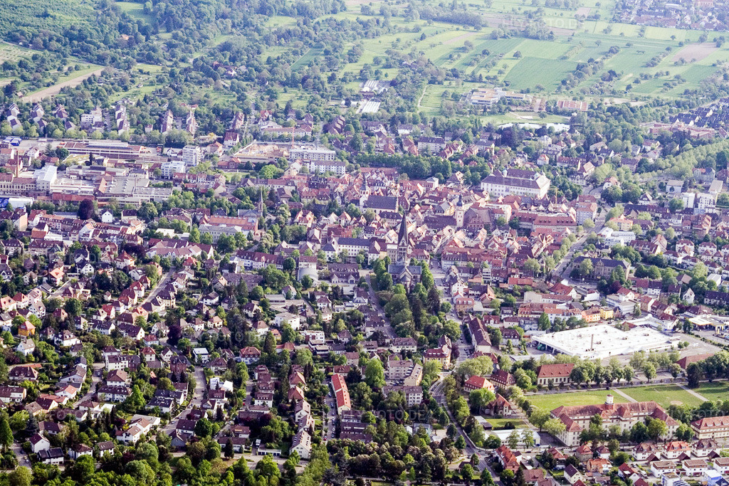 Luftbild: Innenstadt aus Norden in Ettlingen im Bundesland Baden-Württemberg in Deutschland. Foto: IMG_1947.jpg vom 14.05.2006 durch Werner Riehm/FLY-FOTO.de