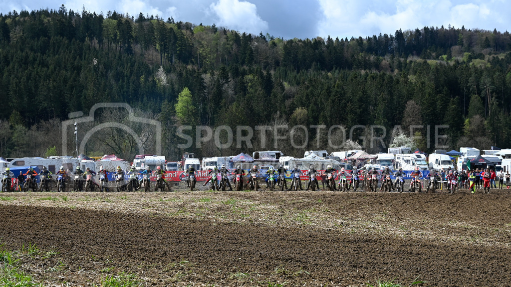 Motocross Schlatt bei Winterthur - 29. April 2023 | Start der Kategorie MX2 am Motocross Schlatt bei Winterthur, 29. April 2023.
Instagram: @mx_schlatt | @mc_wila | @sam_schweiz
Bild: Sportfotografie Markus Aeschimann | www.markus-aeschimann.ch - Realisiert mit Pictrs.com