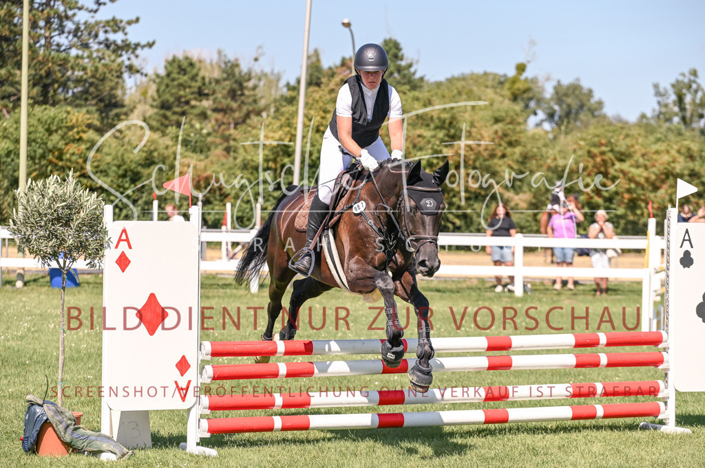 Schugtsche-Düren.2024.04-Stilspringprf.E-45 | Schugtsche Fotografie - Realisiert mit Pictrs.com