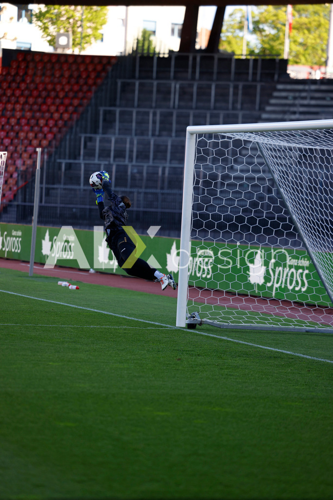 GC Zürich vs FC Zürich - AXA Women’s Super League Playoffs - Stadion Letzigrund | LAUREN KOZAL of Grasshopper Club Zürich before the AXA Women’s Super League Playoffs quarter-final second leg between GC Zürich and FC Zürich at Stadion Letzigrund, Zurich, Switzerland. - Realisiert mit Pictrs.com