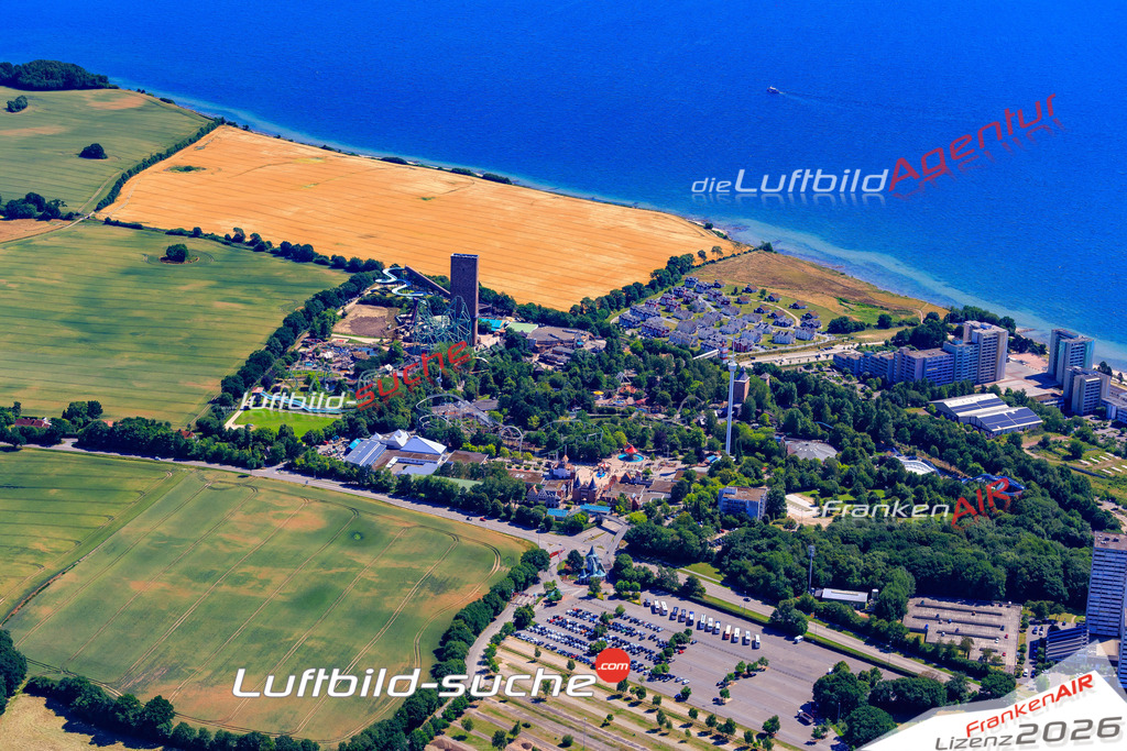 Die Luftbildaufnahme Hansapark - Sierksdorf wurde 2018 mittels Flugzeug (keine Drohne) erstellt. Perfekte Schärfe und Druck- Auflösung- Garantiert!