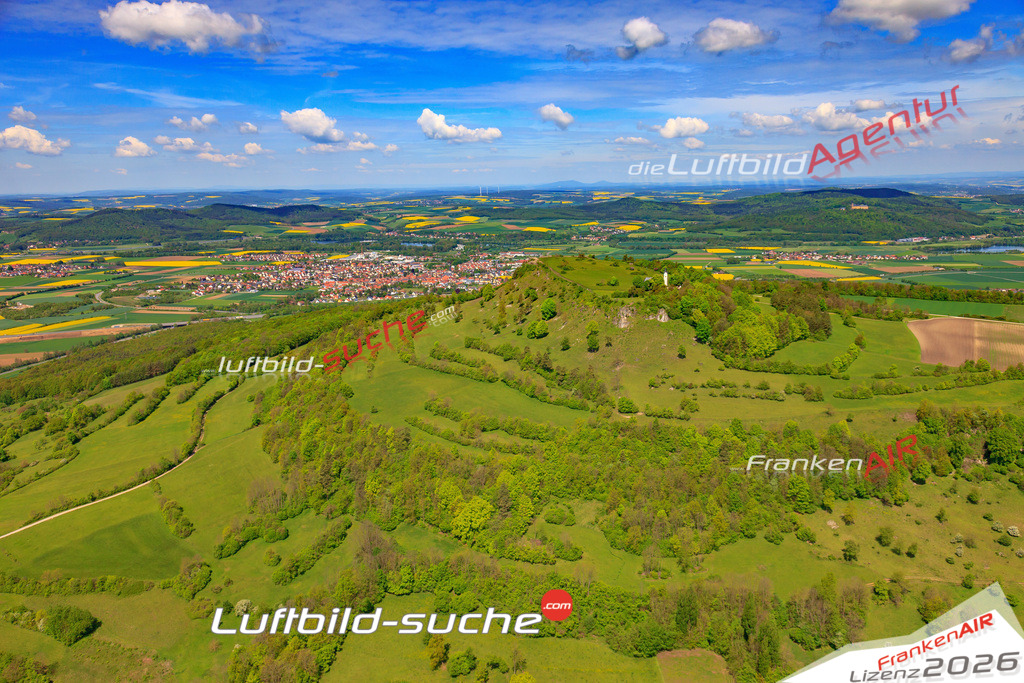 Die Luftaufnahme der Stadt Staffelberg wurde 2017 vom Flugzeug heraus erstellt ( keine Drohne )- hohe Auflösung für beste Qualität