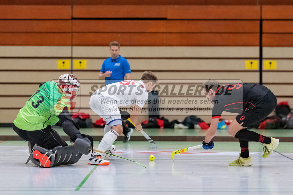 HK_20230113_102792 | 1. Bundesliga ( Halle ) Herren Crefelder HTC - DSD Düsseldorf am 13.1.2023 Crefelder HTC  ( CHTC ) Halle Glockenspitz , Krefeld , van Ehren Christian ( Crefelder HTC #16 ) , Jonas Weißner Torwart ( DSD Düsseödorf #13 )
