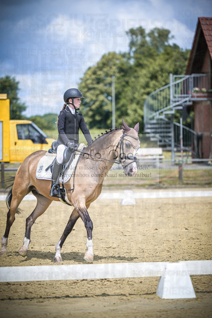 DOS_2721 | Entdecke hochwertige Reitturnierfotos von Foto Oger. Professionell, emotional und authentisch – jetzt Lieblingsmomente im Shop bestellen.Deutschlandweite Turnierfotografie. - Realisiert mit Pictrs.com