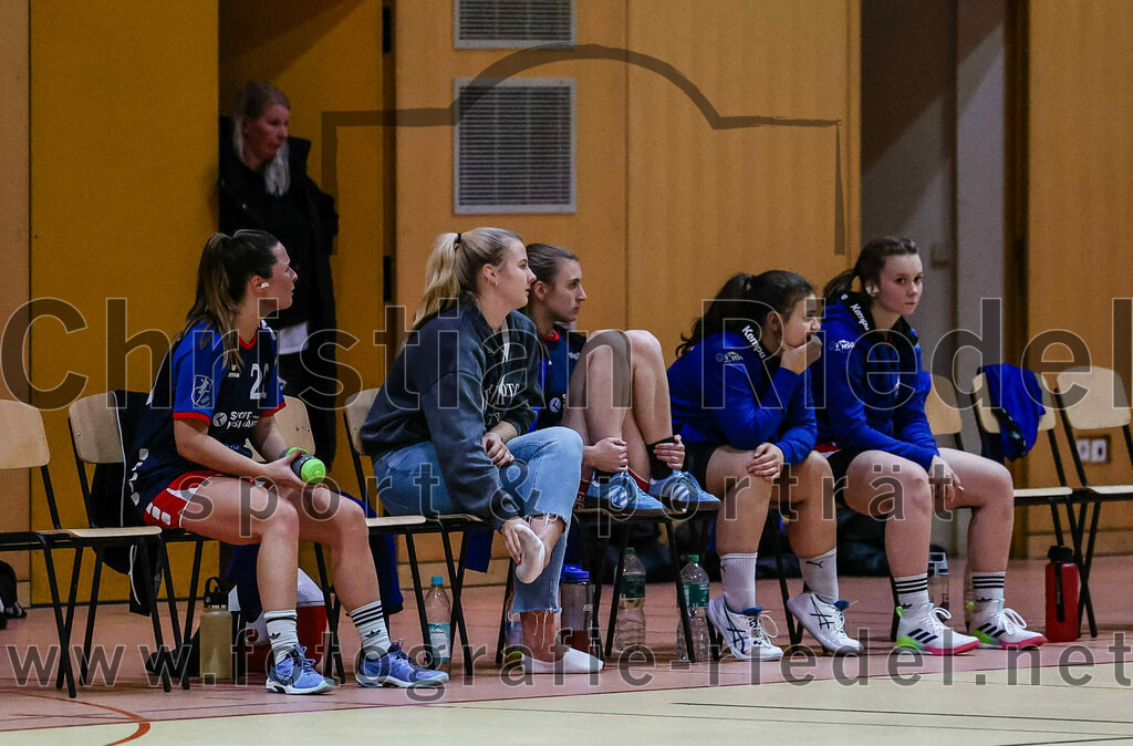 2023-12-09_071_SpVgg_Altenerding_gegen_HSG_Freising-Neufahrn | Erding, Deutschland, 09.12.2023:
Handball, Bezirksoberliga Frauen Altbayern 2023 / 2024, 9. Spieltag, SpVgg Altenerding gegen HSG Freising-Neufahrn, Endergebnis: 29:28

Sandrine Nierhaus (HSG Freising-Neufahrn, #20), Alina Schindler (HSG Freising-Neufahrn, #b)

Foto: Christian Riedel / fotografie-riedel.net