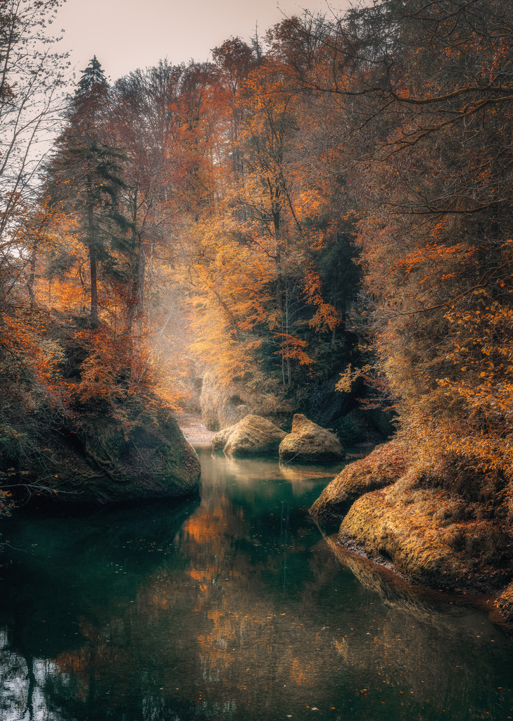 Äulischlutch in Lichtensteig | Hübsche, kleine Schlucht in der Ostschweiz, die mit ihren Steinen in der Thur auffällt. - Realisiert mit Pictrs.com